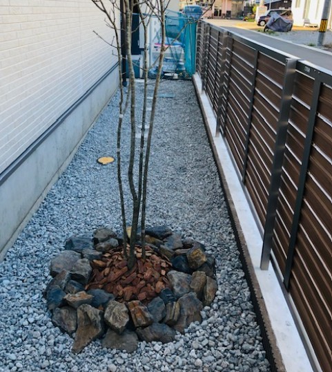 長野市のフェンス付きウッドデッキ施工事例5 - 職人直営のアシスタンス心和